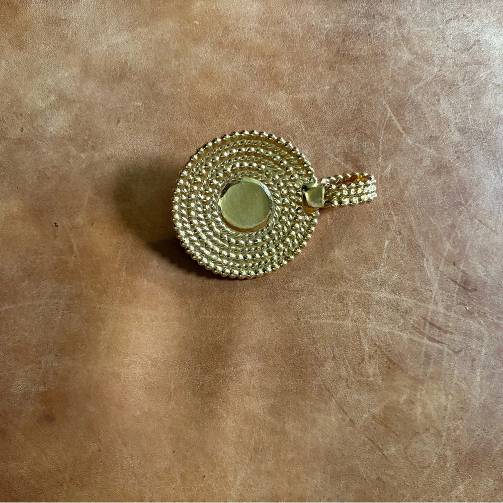 Elegant Gold Pendant with Quartz Stone - Picture 2 of 2
